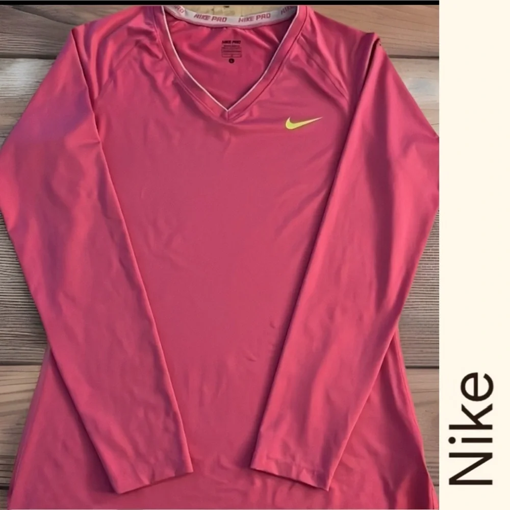Nike Pro‎ Athletic Wear Shirt